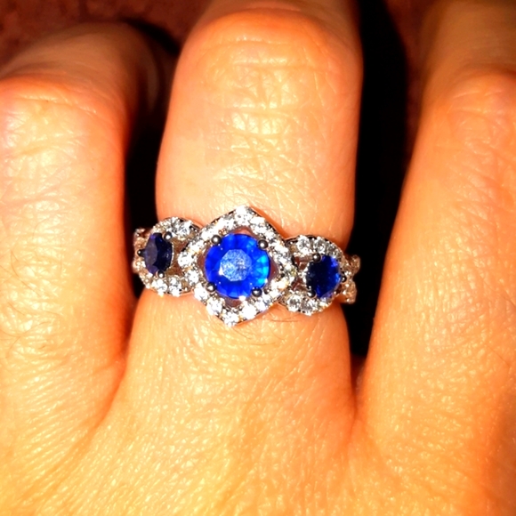 (7)💙🚨 Three Stone Sapphire with Rhinestones Ring🚨 - Picture 4 of 8